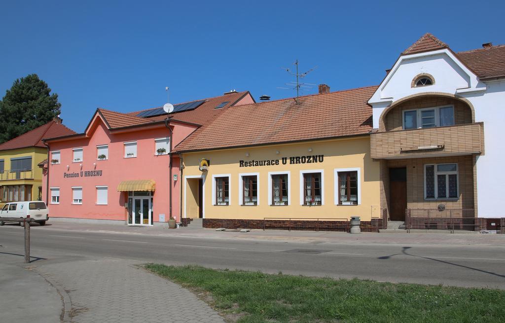 Penzion A Restaurace U Hroznu Велке-Біловіце Екстер'єр фото