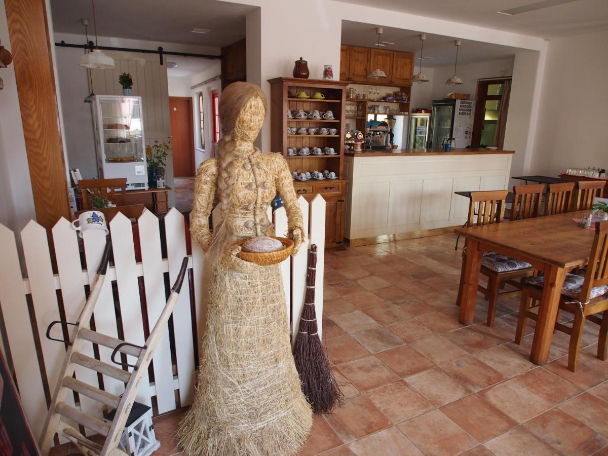 Penzion A Restaurace U Hroznu Велке-Біловіце Екстер'єр фото