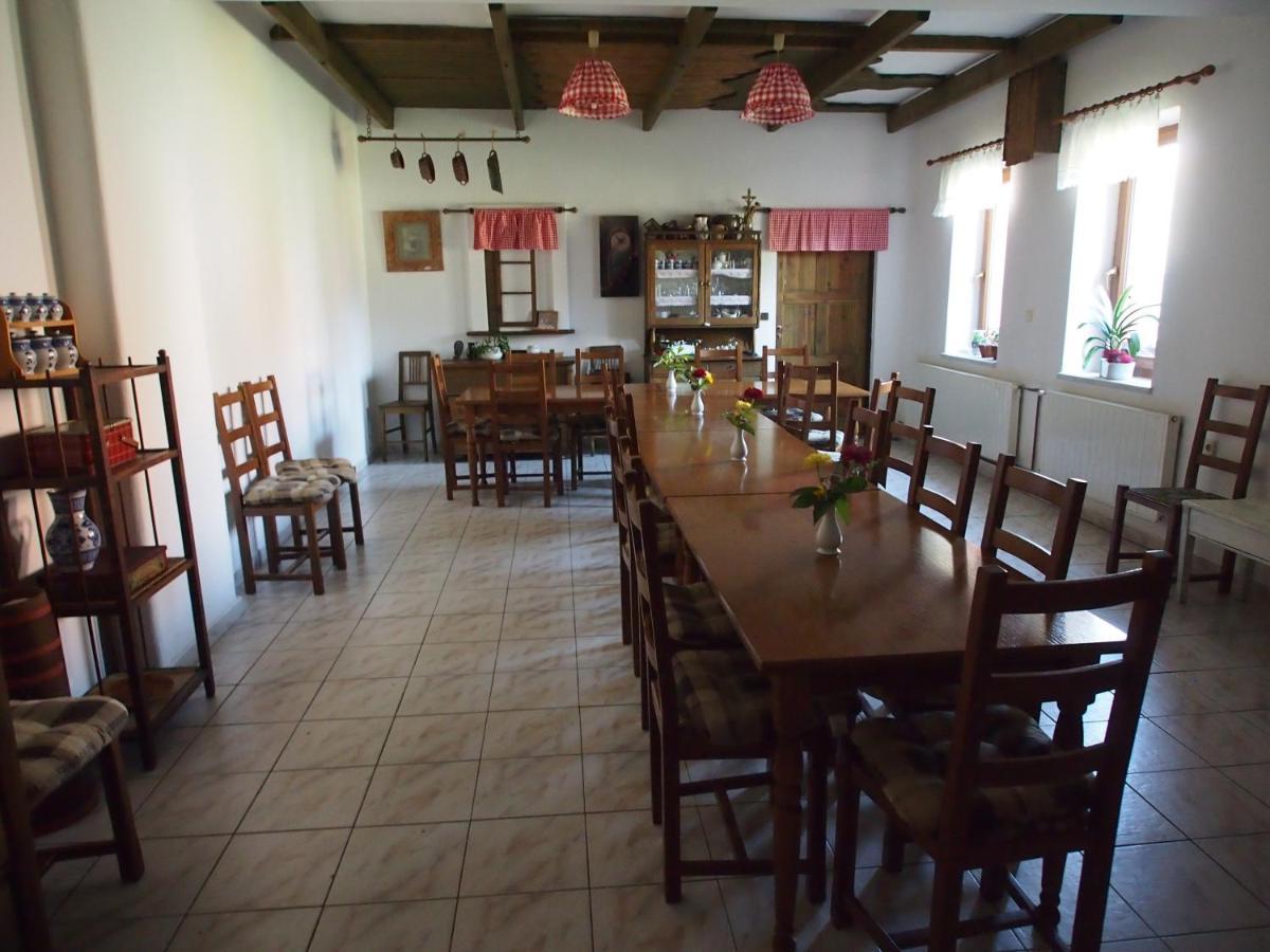 Penzion A Restaurace U Hroznu Велке-Біловіце Екстер'єр фото