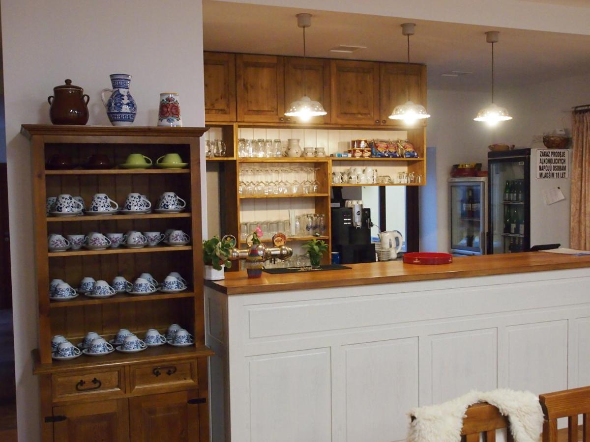 Penzion A Restaurace U Hroznu Велке-Біловіце Екстер'єр фото